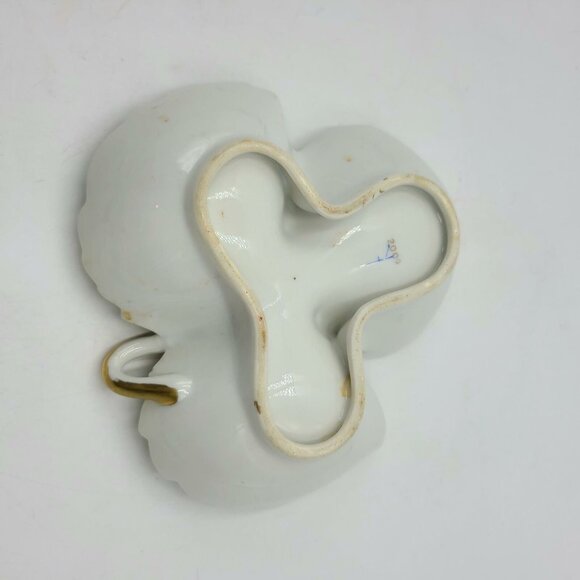 Porcelain Leaf Shaped Trinket Candy Dish Roses Gold Trim Handle Hand Painted - Picture 5 of 5